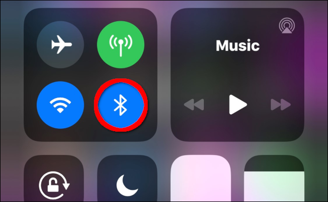 Toque no botão Bluetooth em seu iPhone para ativá-lo.
