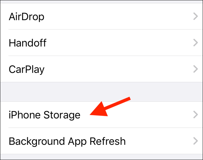 Selecione a opção de armazenamento do iPhone em Geral no aplicativo Configurações