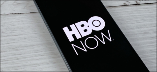 O logotipo da HBO NOW em um smartphone.
