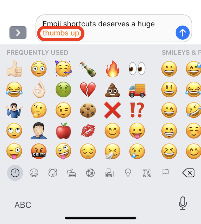 o texto "polegar para cima" é destacado em laranja e o emoji de polegar para cima aparece como uma opção de substituição
