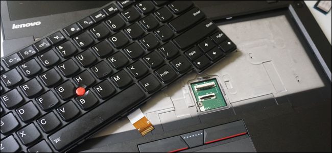 Um teclado substituto para um laptop.