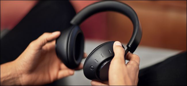 Botões de comutação de dispositivos Dolby Dimension Headphones.