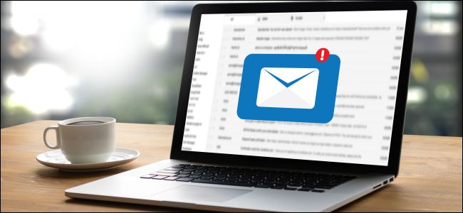 Caixa de entrada de e-mail em um laptop
