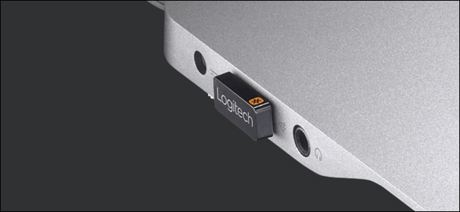 Logitech Unifying Receiver conectado a um laptop