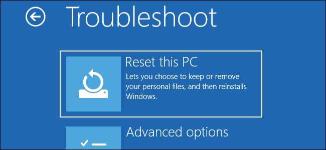 A opção Redefinir este PC no menu de solução de problemas de inicialização do Windows 10.