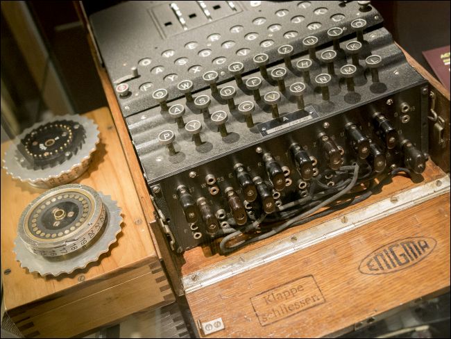 Uma máquina Enigma em Bletchley Park, na Grã-Bretanha.