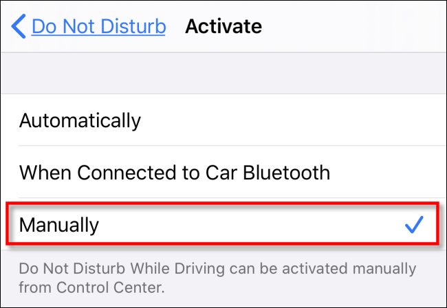 Nas configurações de ativação de "Não perturbe ao dirigir", toque em "Manualmente".