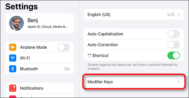 Toque em "Teclas modificadoras" nas configurações do teclado do iPad.