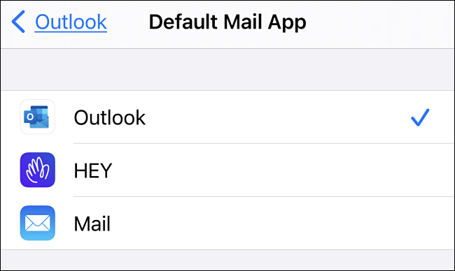 Nas configurações do aplicativo de correio padrão no iPhone, toque no aplicativo de e-mail que deseja usar.