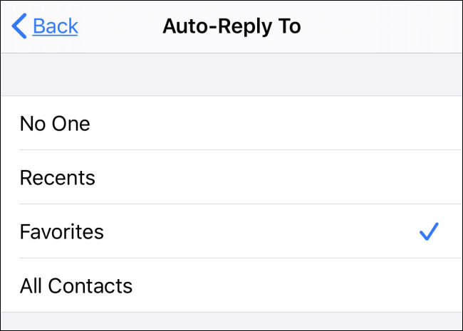 Selecione os destinatários da resposta automática nas configurações de "Não perturbe" do iPhone.
