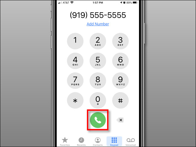 Toque no botão verde de chamada para fazer uma chamada no iPhone.