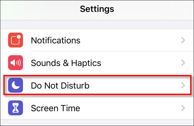 Toque em "Não perturbe" em Ajustes no iPhone.
