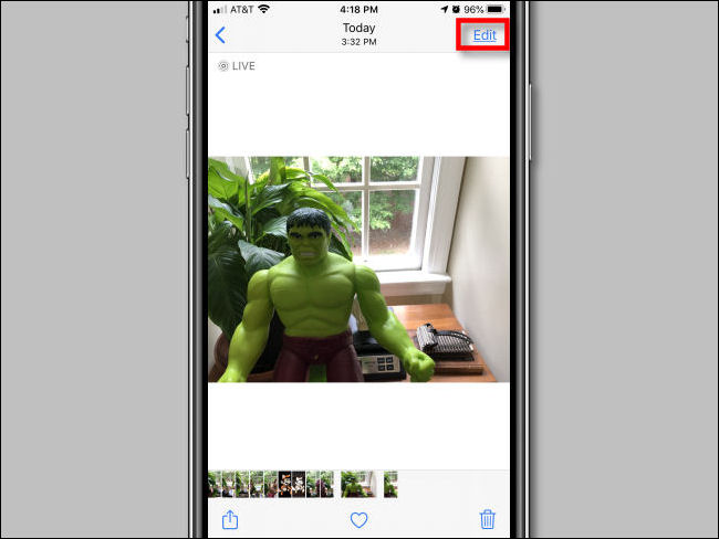Toque no botão "Editar" em Fotos no iPhone.
