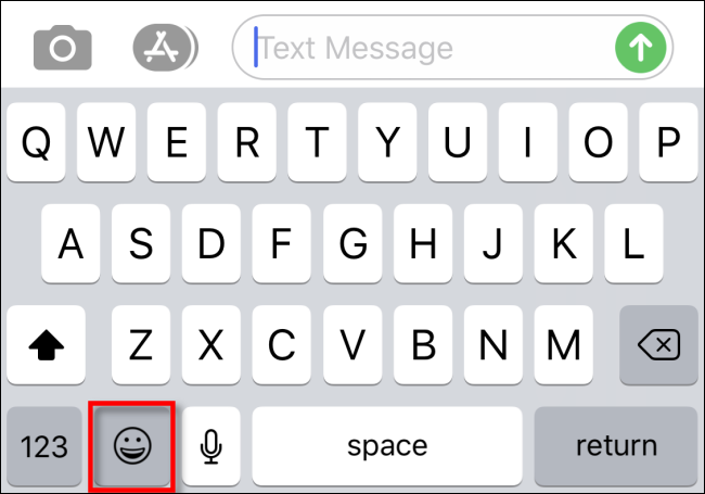Um teclado de iPhone com um botão de emoji