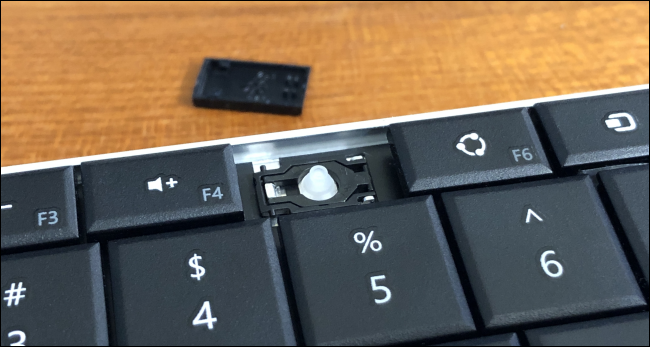 Uma tecla do teclado com uma tecla removida