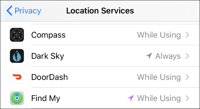 Opções de permissão de localização em um iPhone.