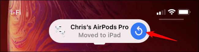 Uma notificação do iPhone dizendo que os AirPods mudaram para um iPad.
