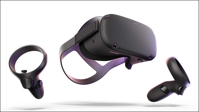 O fone de ouvido Oculus Quest e controladores de pulso.