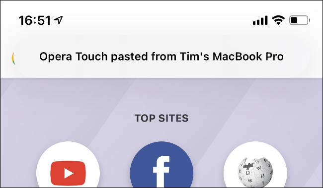 Uma mensagem "Opera Touch colado do MacBook Pro" no iOS 14.