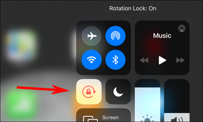 O ícone de bloqueio de orientação tem uma cor diferente para mostrar que está ativado em um iPad.
