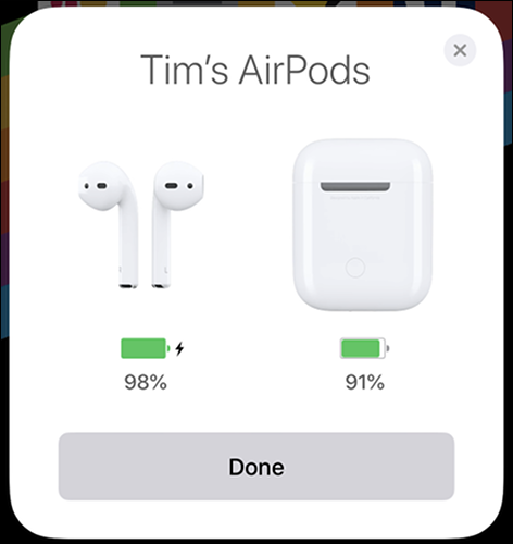 Uma mensagem pop-up mostrando a duração da bateria de um par de AirPods e sua capa em um iPhone emparelhado.