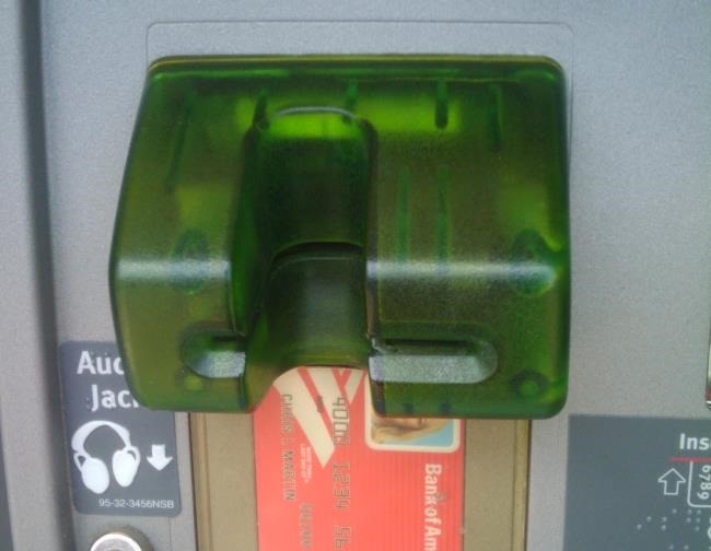 possível-atm-skimmer-card-reader-attachment