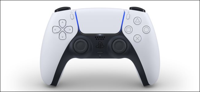 O novo controlador sem fio DualSense para o Sony PlayStation 5.