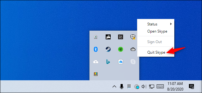 A opção "Sair do Skype" no ícone da bandeja do sistema do Skype no Windows 10.