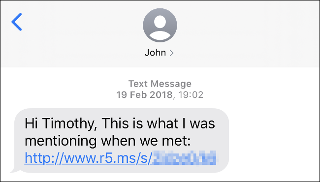 Um golpe de mensagem de texto com um link aleatório.