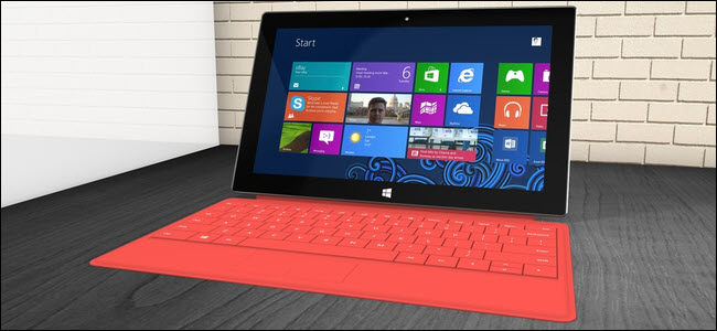 Laptop mostrando a tela inicial do Windows 8