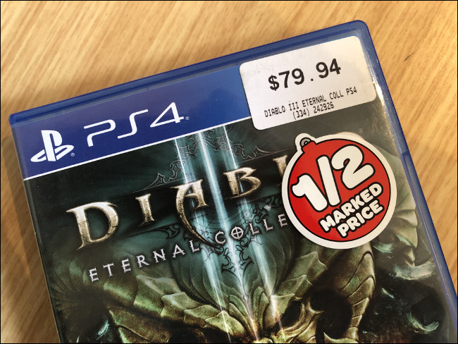 Uma cópia de segunda mão marcada para baixo de "Diablo III" para PS4.