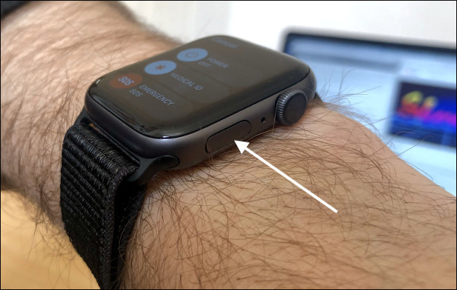 Use o botão lateral no Apple Watch para SOS de emergência