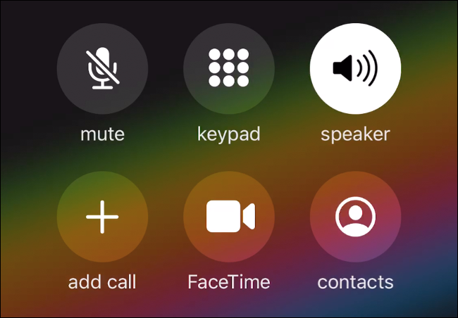 O menu de chamadas no iPhone.
