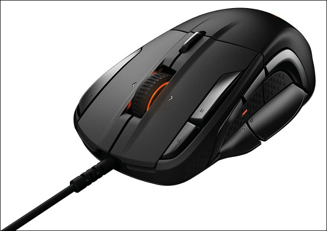 Um mouse para jogos SteelSeries Rival 500.