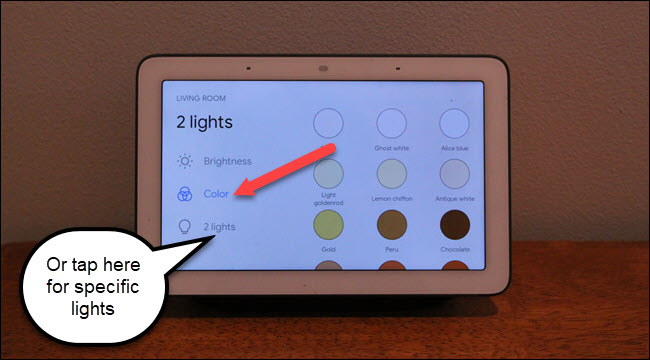 Luzes da sala do Google Home Hub com destaque para as cores e 2 opções de luzes