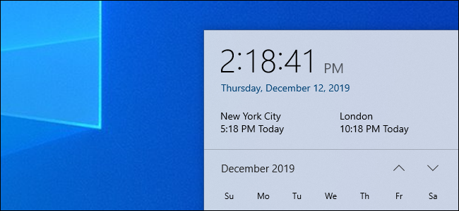 Vários relógios de fuso horário no painel de relógio do Windows 10.