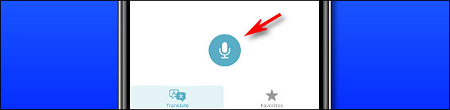 No Apple Translate no iPhone, toque no botão do microfone para falar uma frase para tradução.