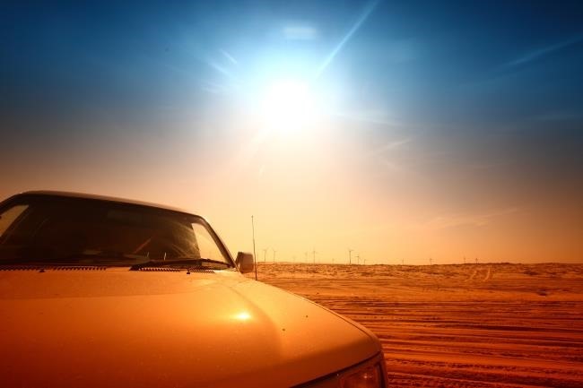 caminhão-no-sol do deserto