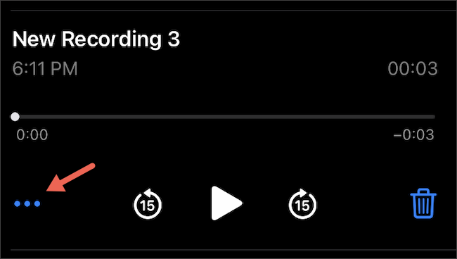Toque no menu de três pontos no iPhone Voice Memos