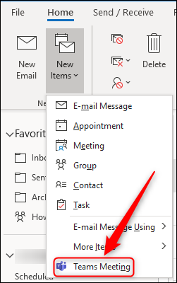 A opção "Reunião de equipes" no menu "Novos itens" do Outlook.