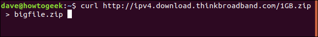 O comando "curl http://ipv4.download.thinkbroadband.com/1GB.zip> bigfile.zip" em uma janela de terminal.