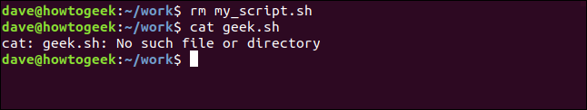 Os comandos "rm my_script.sh" e "cat geek.sh" em uma janela de terminal.