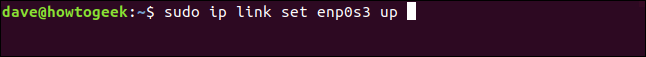 O comando "sudo ip link set enp0s3 up" em uma janela de terminal.