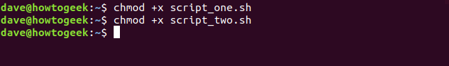 "chmod + x script_one.sh" e "chmod + x script_two.sh" em uma janela de terminal.