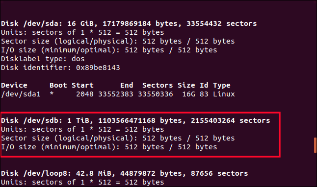 Saída do fdisk em uma janela de terminal com / dev / sdb realçado