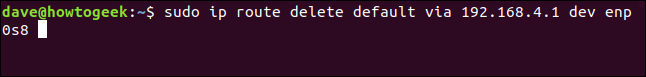 O comando "sudo ip route delete default via 192.168.4.1 dev enp0s8" em uma janela de terminal.