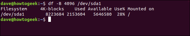 O comando "df -B 4096 / dev / sda1" em uma janela de terminal.