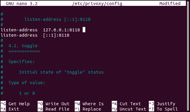 A configuração do endereço de escuta no arquivo de configuração do privoxy no nano, em uma janela de terminal