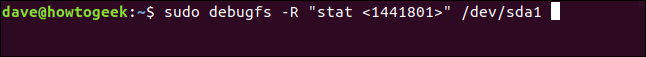 O comando "sudo debugfs -R" stat <1441801> "/ dev / sda1" em uma janela de terminal.