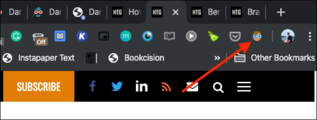 Clique no ícone da extensão Dark Reader no Chrome